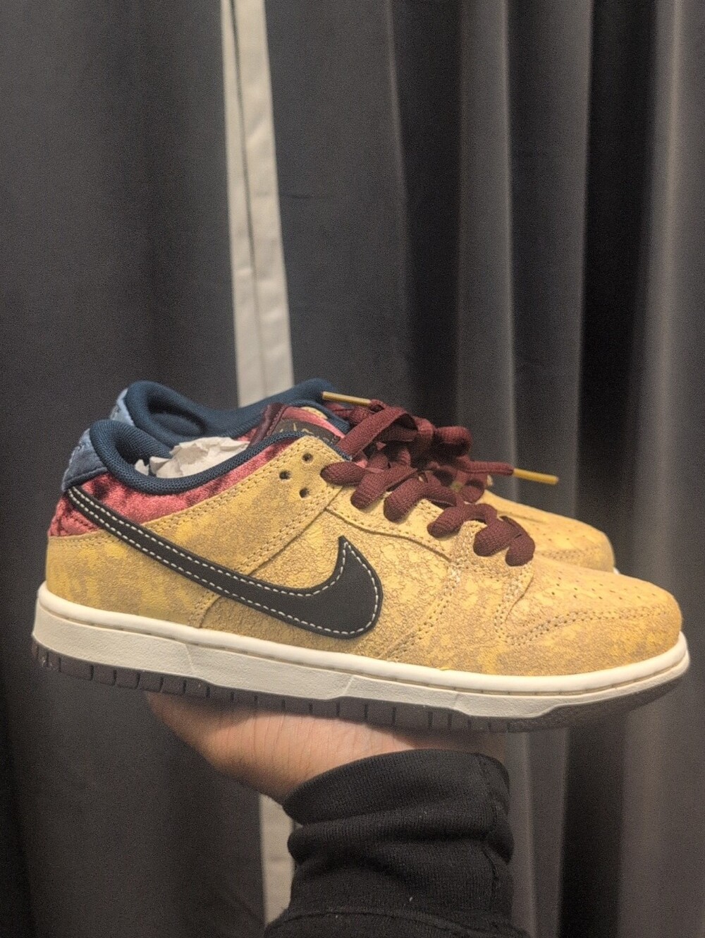 Nike SB Dunk Low City Of Cinema Celestial Gold Black Mens Size 4 NWOB